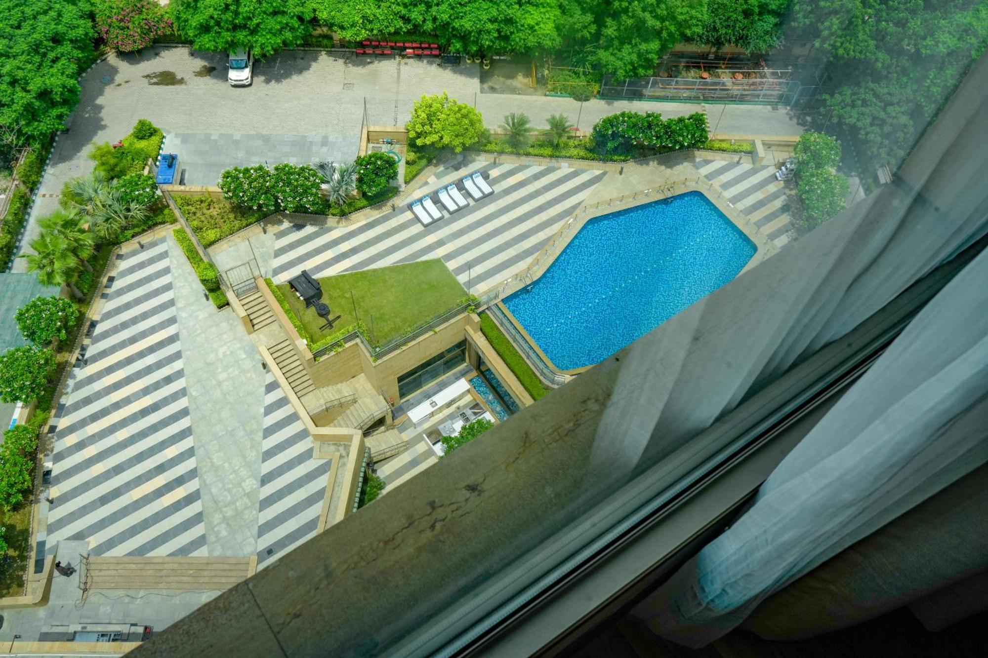 Courtyard By Marriott Gurugram Downtown Hotel Gurgaon Bagian luar foto